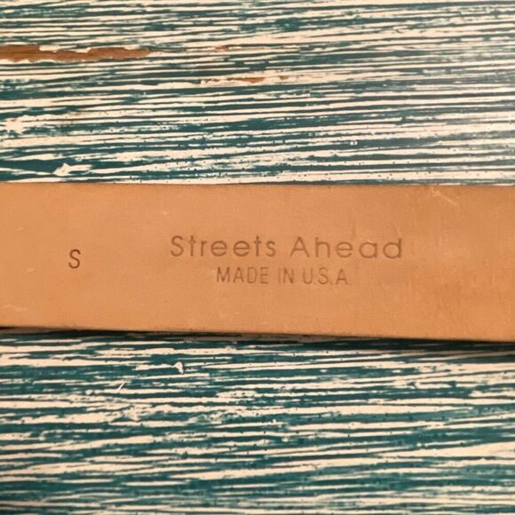 Streets Ahead Vintage Crock Embossed Leather/Aged Silver Medallion Belt - Picture 10 of 10